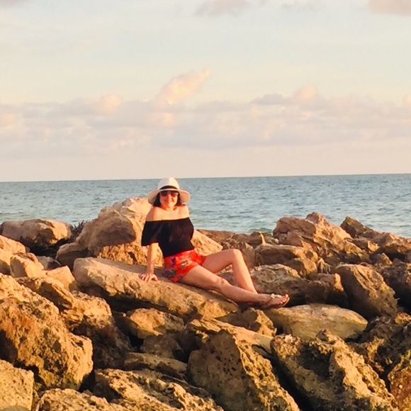 Meet your Posher, Courteney - Picture 1 of 1